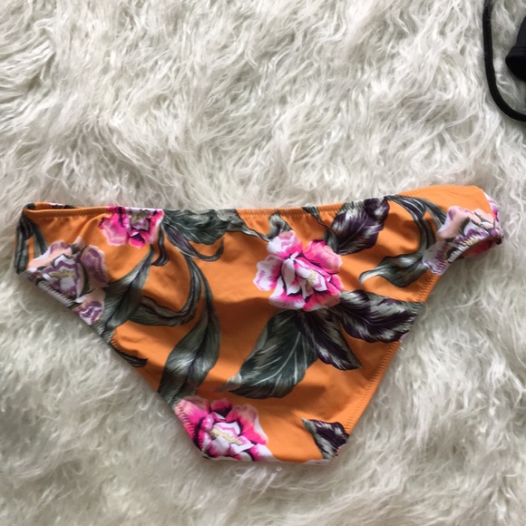 Shade & Shore | Women’s Bikini Swim Bundle - Picture 13 of 16